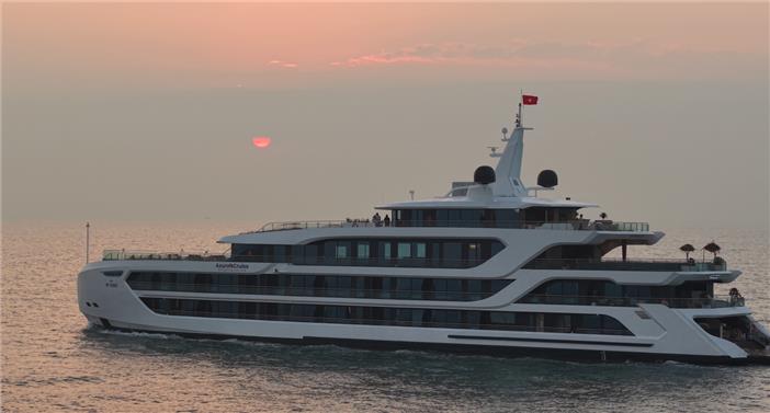 Du thuyền Azura Lan Hạ